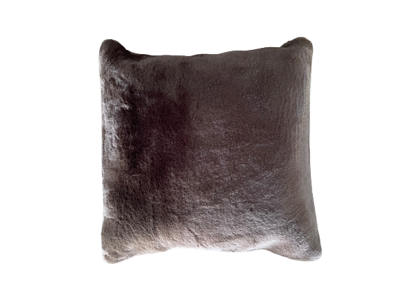 Pillow &#8211; Fur &#8211; Short Hair &#8211; Dark Chocolate &#8211; 22&#215;22